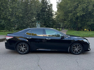 2021 Toyota Camry VIII (XV70) Рестайлинг, чёрный, 3900000 рублей, вид 4