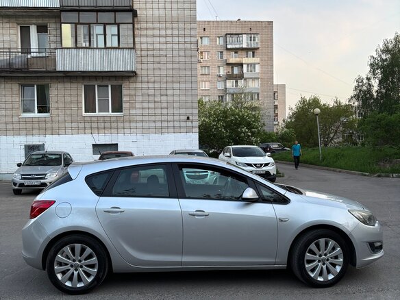2012 Opel Astra J Рестайлинг, серебристый, 650000 рублей - вид 3