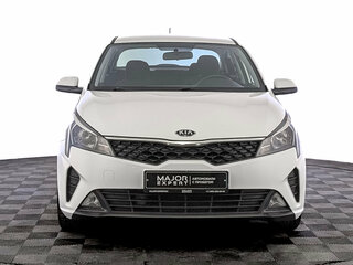 2021 Kia Rio IV Рестайлинг, белый, 1725000 рублей, вид 2