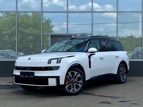 Lynk & Co 900