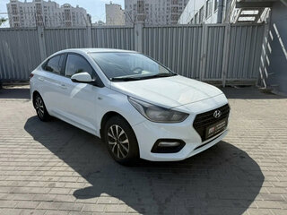 2017 Hyundai Solaris II, белый, 825000 рублей, вид 3