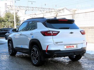 2023 Chevrolet TrailBlazer III Рестайлинг, белый, 1299100 рублей, вид 2
