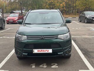 2013 Mitsubishi Outlander III, белый, 2000000 рублей, вид 2