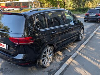 2016 Volkswagen Touran II, чёрный, 1450000 рублей, вид 4