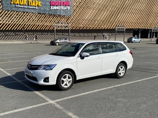 2014 Toyota Corolla Fielder XI (E160, E170, E180), белый, 1050000 рублей, вид 1