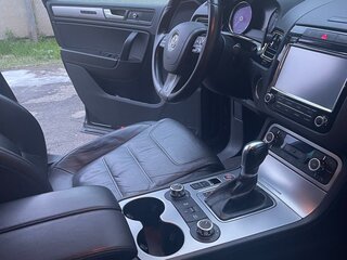 2013 Volkswagen Touareg II, чёрный, 2130000 рублей, вид 5