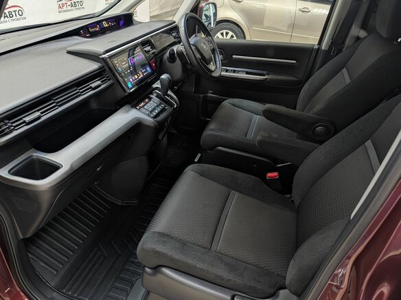 2018 Honda Stepwgn Spada V Рестайлинг, красный, 2599000 рублей - вид 17