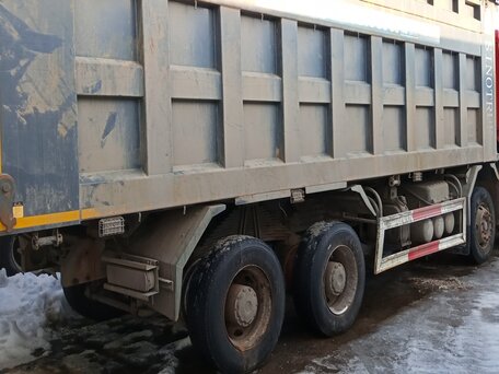 2022 Sinotruk Howo ZZ3327, красный, 4500000 рублей, вид 3