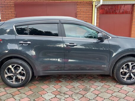 2021 Kia Sportage IV Рестайлинг, серый, 2665000 рублей, вид 3