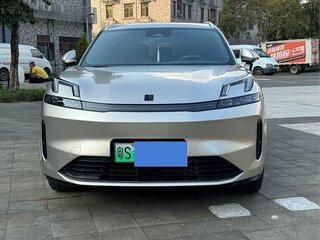 2025 Lynk & Co 08 21.2 kWh I, серебристый, 3554033 рублей, вид 2