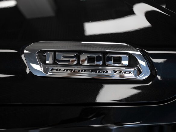 2026 Ram 1500 Crew Cab V Рестайлинг, чёрный - вид 3