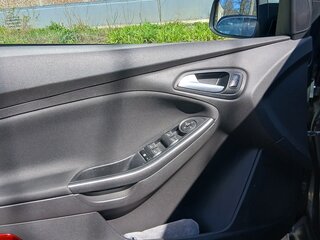 2015 Ford Focus III Рестайлинг, серый, 1200000 рублей, вид 4