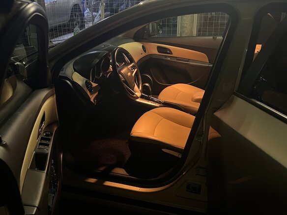 2011 Chevrolet Cruze I, бежевый - вид 4