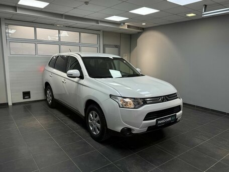 2013 Mitsubishi Outlander III, белый, 1299000 рублей, вид 3