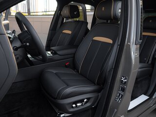 2026 Rolls-Royce Cullinan Black Badge I Рестайлинг (Series II), коричневый, 70500000 рублей, вид 2