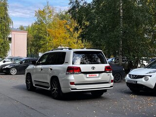 2020 Toyota Land Cruiser 200 Series Рестайлинг 2, белый, 9200000 рублей, вид 5