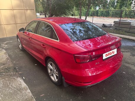 2018 Audi A3 III (8V) Рестайлинг, красный, вид 4