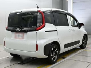 2024 Toyota Sienta III, белый, 1100000 рублей, вид 5
