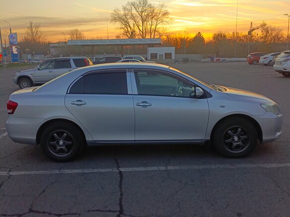 2010 Toyota Corolla Axio X (E140, E150) Рестайлинг, серый, 750000 рублей - вид 3