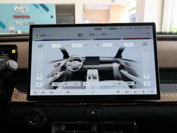 2026 Toyota bZ3X 58.3 kWh, чёрный, 2843003 рублей - вид 26