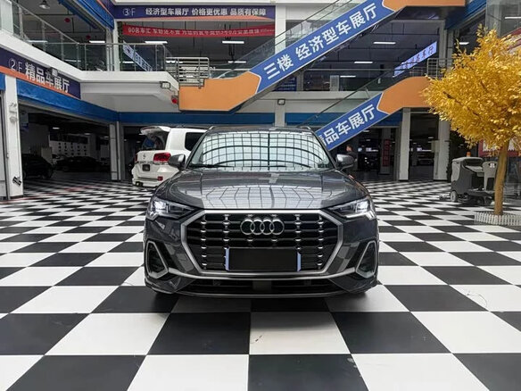 2023 Audi Q3 35 TFSI II (F3), серый, 2280000 рублей