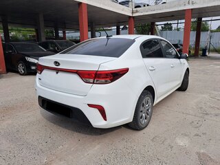 2019 Kia Rio IV, белый, 882000 рублей, вид 5
