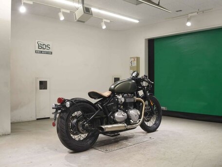 2019 Triumph Bonneville Bobber, зелёный, 1085000 рублей, вид 5