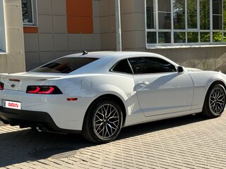 2013 Chevrolet Camaro V Рестайлинг, белый, 2200000 рублей, вид 4