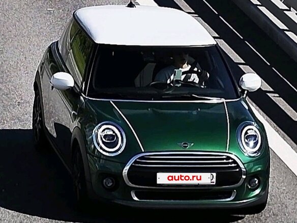 2021 Mini Hatch Cooper III (F55/F56) Рестайлинг, белый, 2500000 рублей - вид 5