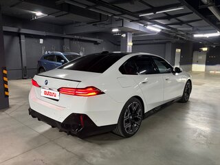 2024 BMW 5 серии 520i VIII (G60/G61/G68), белый, 6990000 рублей, вид 5