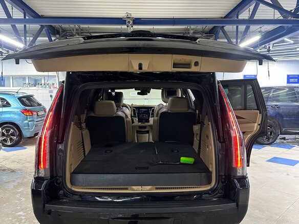 2017 Cadillac Escalade IV, чёрный, 4990000 рублей - вид 20