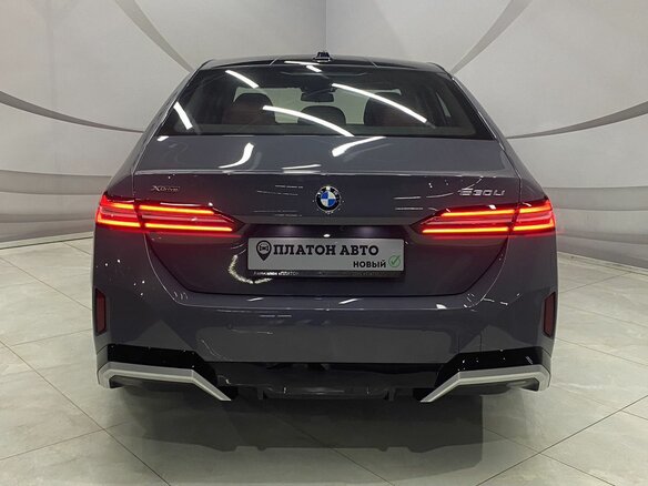 2025 BMW 5 серии Long 530Li xDrive VIII (G60/G61/G68), серый, 8199000 рублей - вид 5