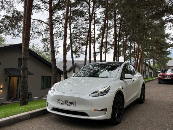 2023 Tesla Model Y Long Range Dual Motor I, белый, 2890000 рублей