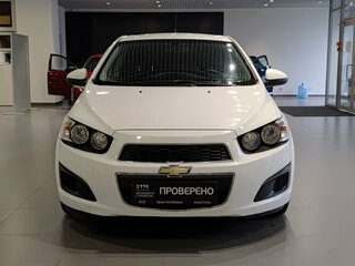 2013 Chevrolet Aveo II, белый, 525000 рублей, вид 2