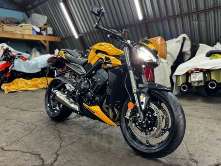 2023 Triumph Street Triple, жёлтый, 1170000 рублей, вид 1
