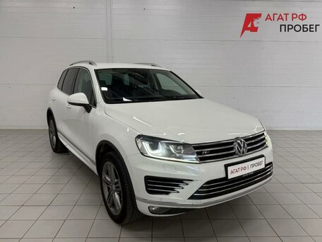 2017 Volkswagen Touareg II Рестайлинг, белый, 3095000 рублей, вид 3