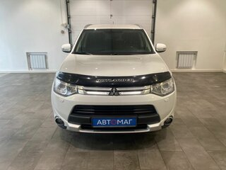2014 Mitsubishi Outlander III Рестайлинг, белый, 1546000 рублей, вид 2