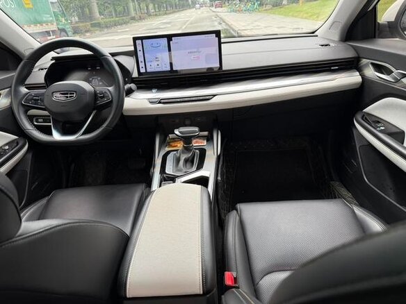2022 Geely Emgrand L I, белый - вид 10