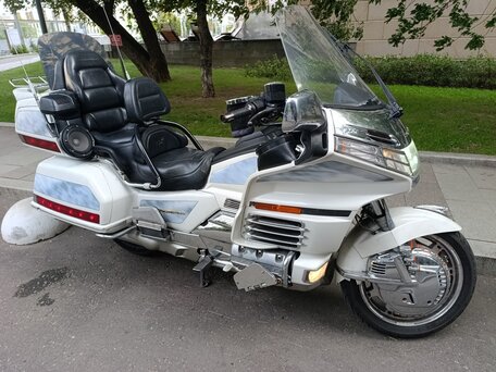 1998 Honda GL 1500 Gold Wing, белый, 500000 рублей, вид 1