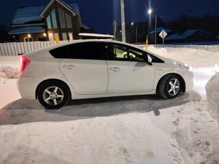 2014 Toyota Prius III Рестайлинг (XW30), белый, 1200000 рублей, вид 3