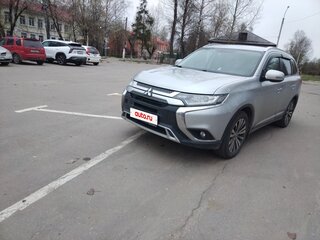 2019 Mitsubishi Outlander III Рестайлинг 3, серебристый, 2600000 рублей, вид 1