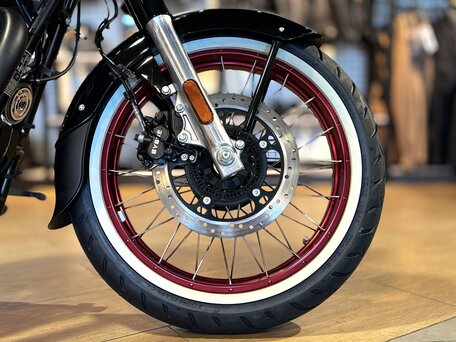 2026 Royal Enfield Classic 350, чёрный, 546000 рублей, вид 4