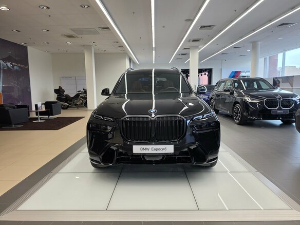 2026 BMW X7 40d I (G07) Рестайлинг, чёрный, 17490000 рублей - вид 4