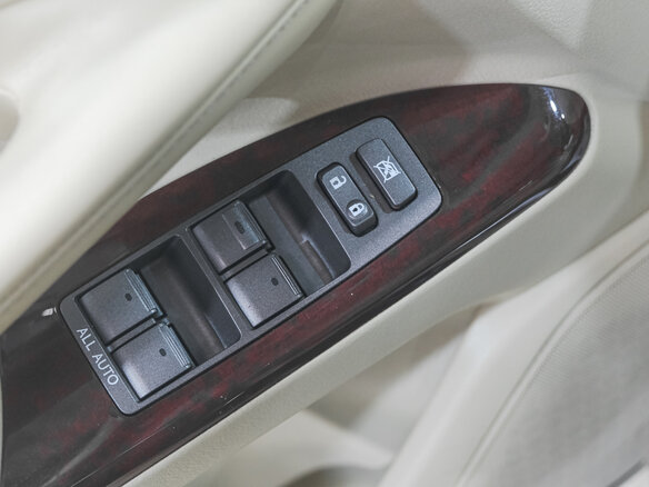 2013 Lexus LX 570 III Рестайлинг, чёрный, 4069000 рублей - вид 28