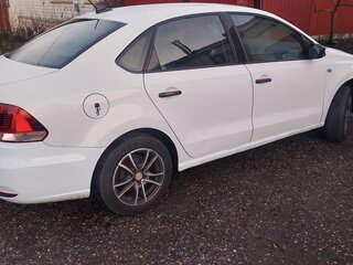 2020 Volkswagen Polo V Рестайлинг, белый, 900000 рублей, вид 3
