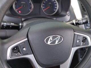 2016 Hyundai Solaris I Рестайлинг, коричневый, 990000 рублей, вид 3