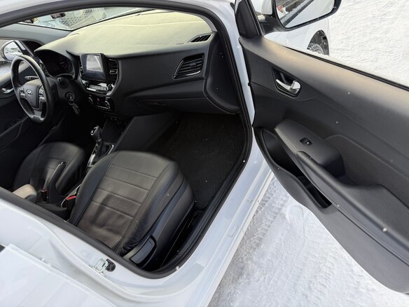 2021 Hyundai Solaris II Рестайлинг, белый, 1650000 рублей - вид 8