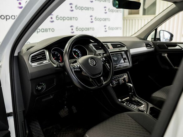 2017 Volkswagen Tiguan II, белый, 2418000 рублей - вид 17