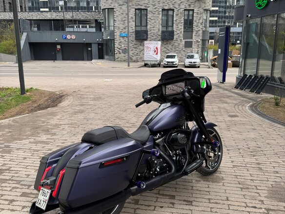 2024 Harley-Davidson Street Glide, пурпурный, 2800000 рублей - вид 3