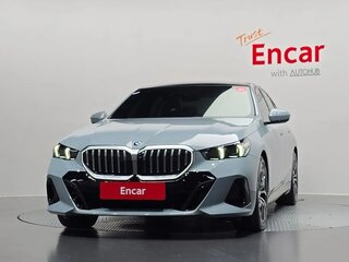 2026 BMW 5 серии 523d xDrive VIII (G60/G61/G68), серый, 9422000 рублей, вид 3